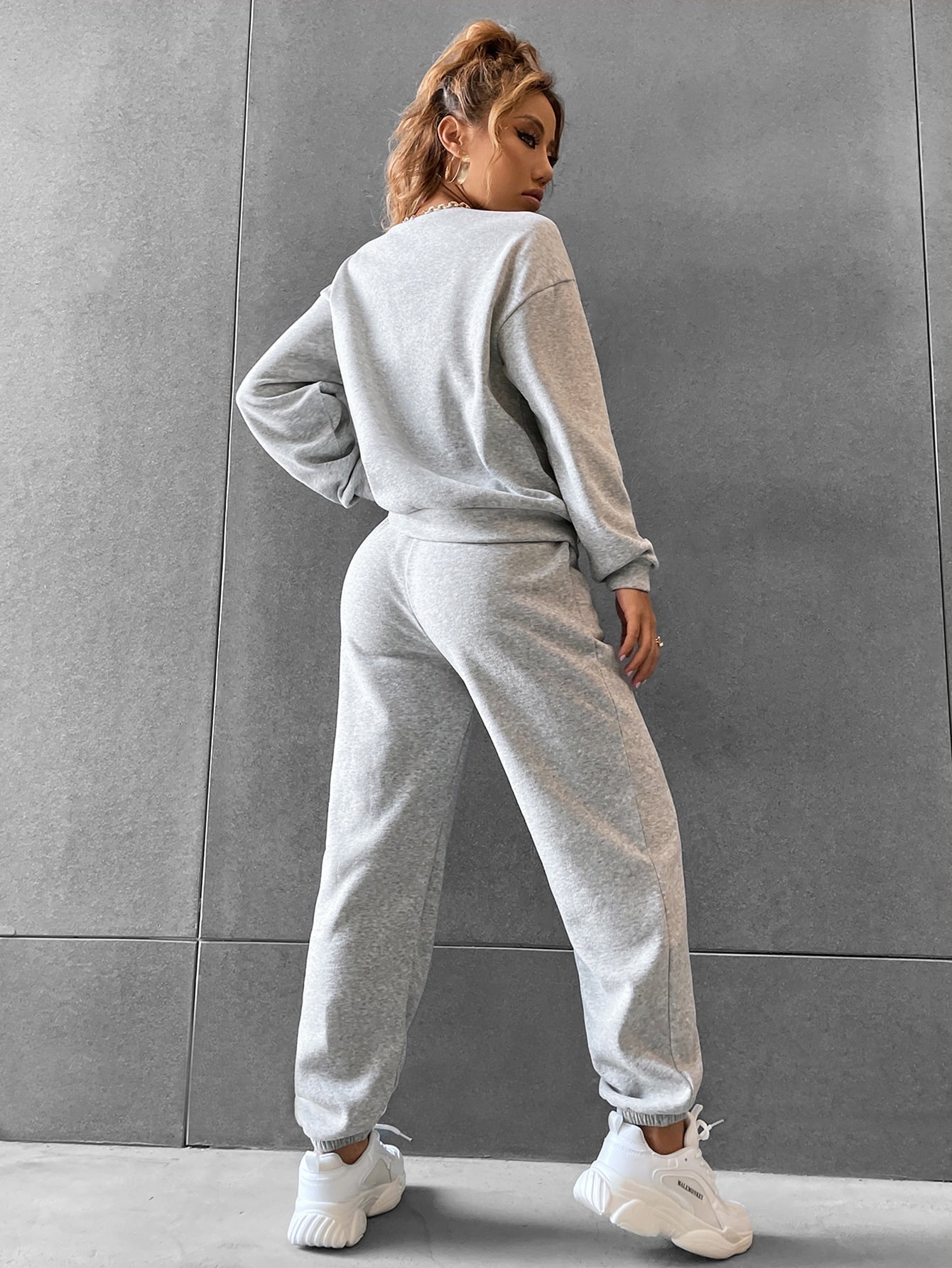 الصلبة انخفاض الكتف البلوز و Sweatpants