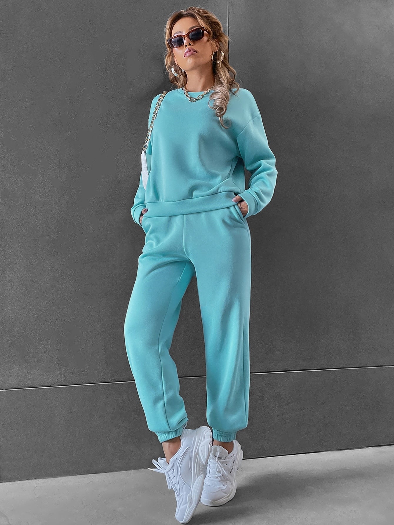 الصلبة انخفاض الكتف البلوز و Sweatpants