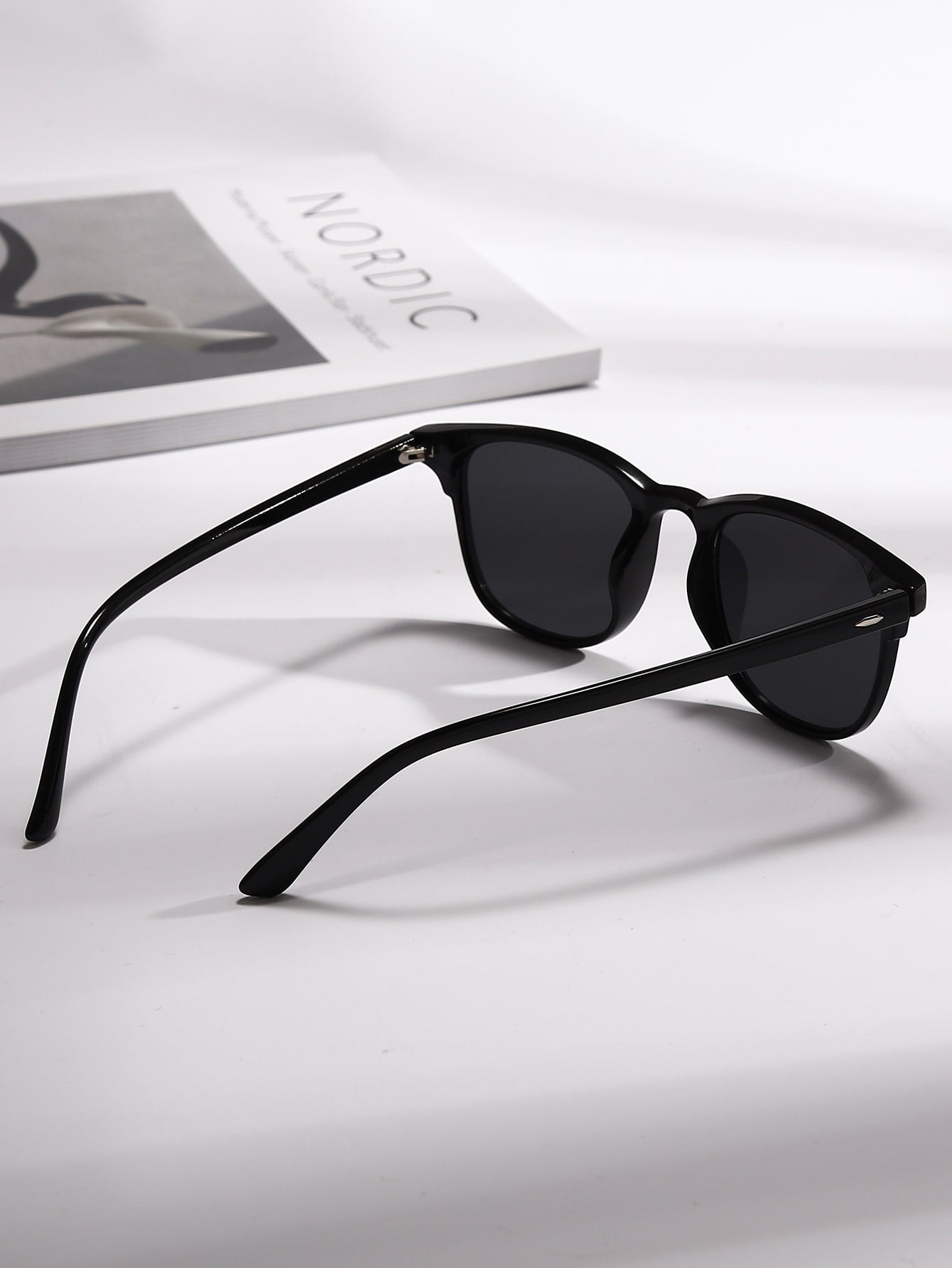 1pair Minimalist Black Fashion Glasses Trendy shades