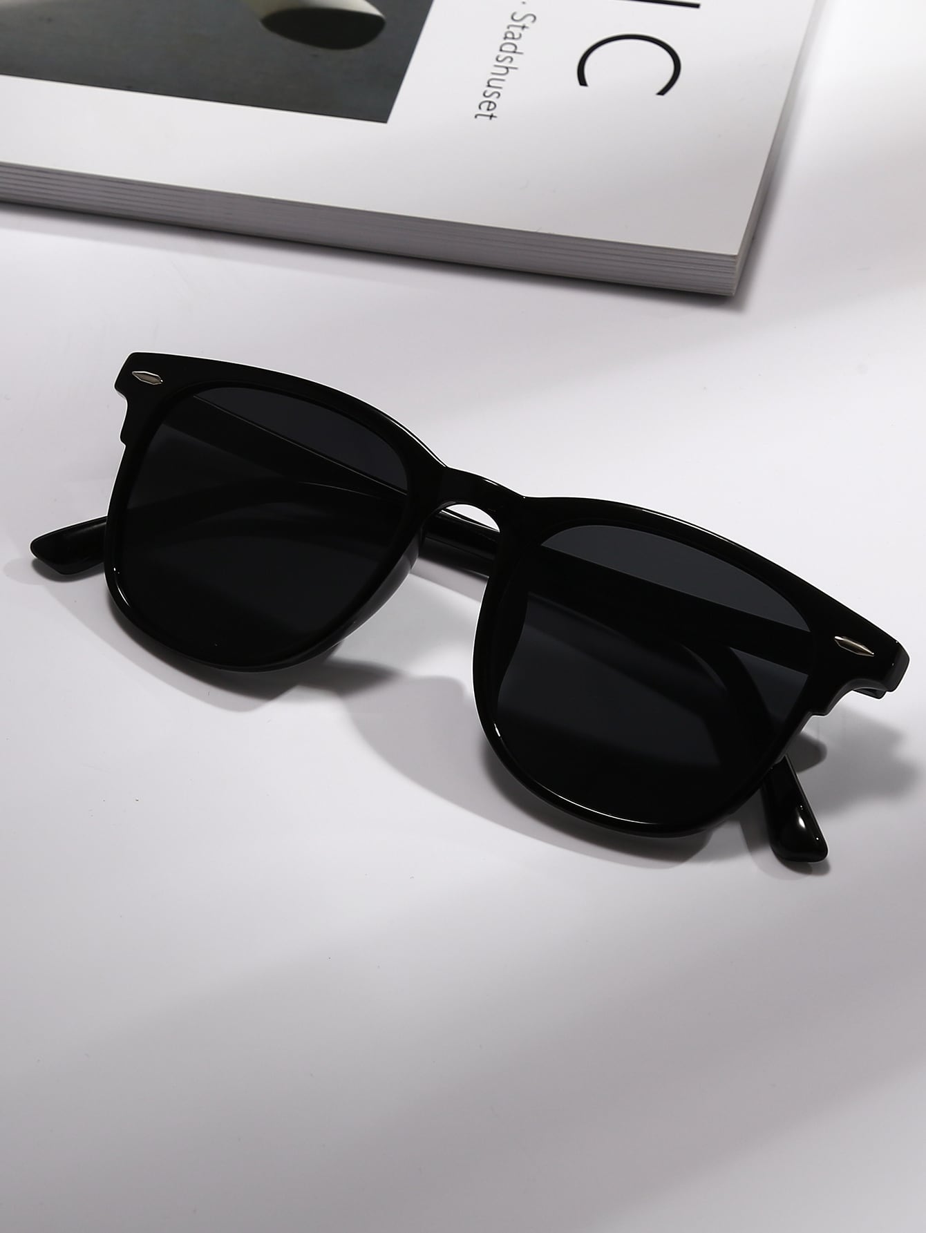 1pair Minimalist Black Fashion Glasses Trendy shades