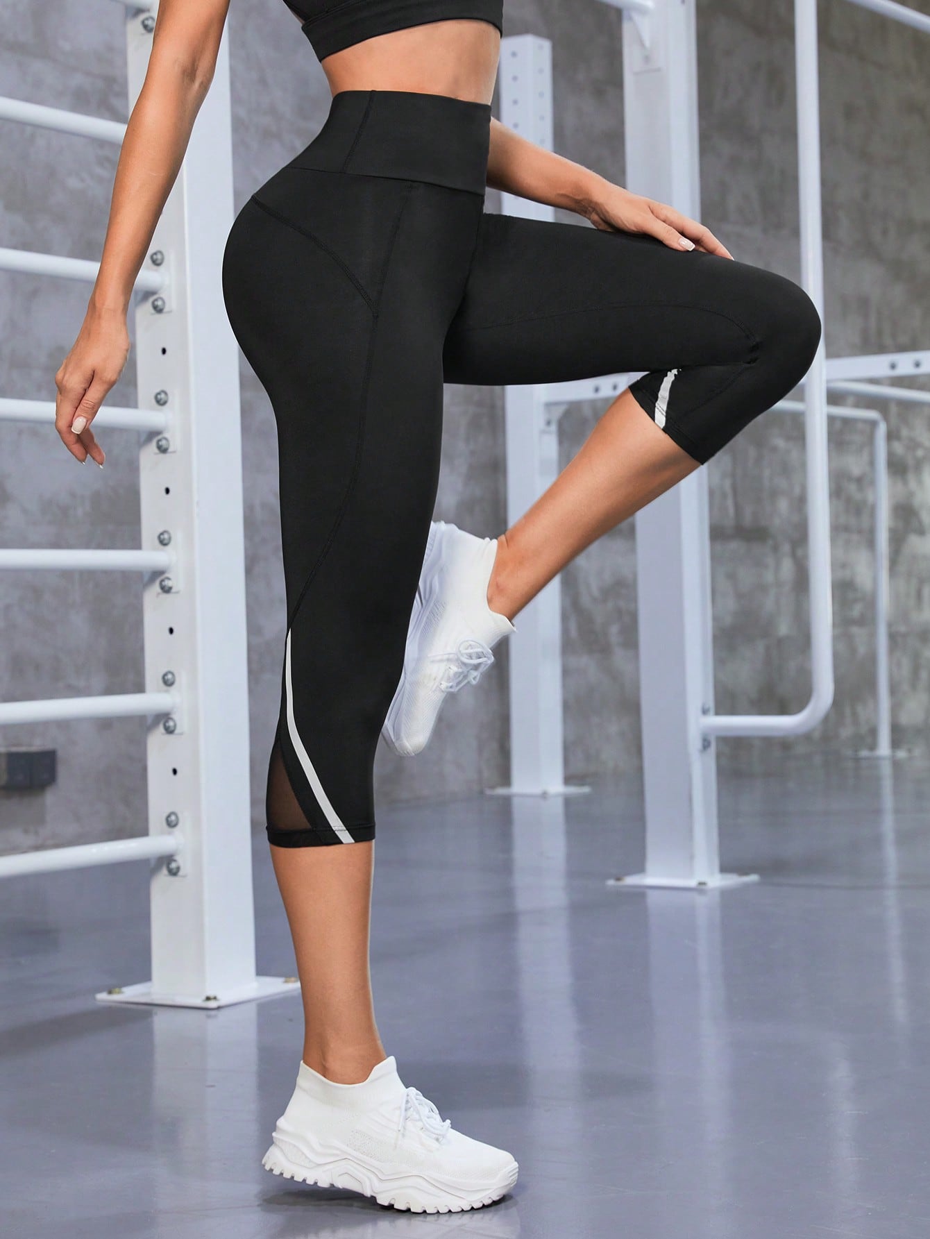 Mesh Insert Contrast Binding Capri Sports Leggings workout leggings