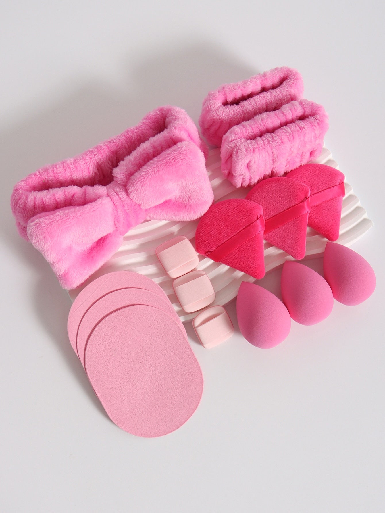 Makeup Tools Set Of 15 Including 1 Butterfly Knot Headband & 2 Wristbands & 3 Makeup Sponges & 3 Mini Makeup Sponges & 3 Triangle Loose Powder Puffs & 3 Facial Cleaning Sponges. Foundation Blending Beauty Sponge, Suitable For Liquid, Cream And Powder, Mul