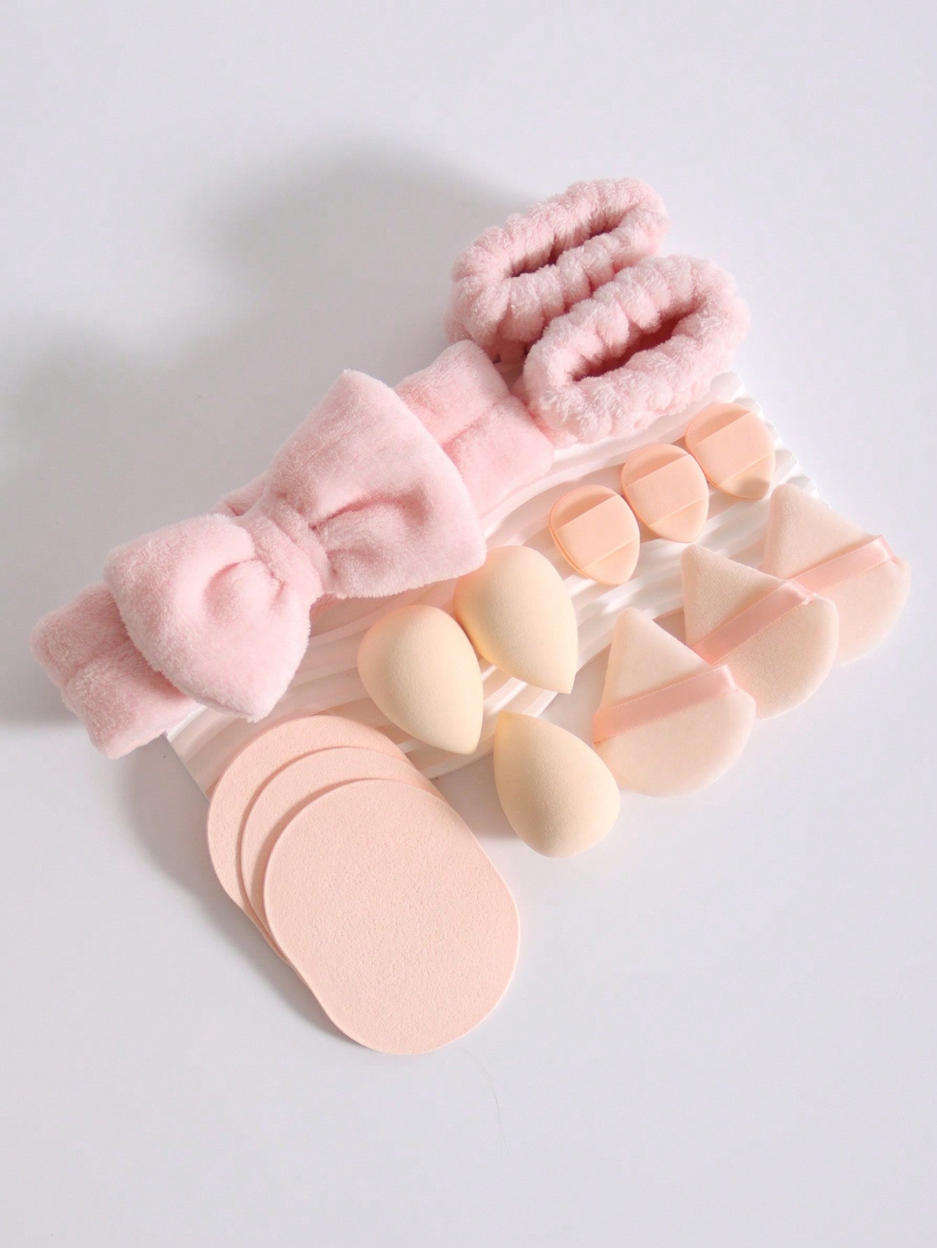 Makeup Tools Set Of 15 Including 1 Butterfly Knot Headband & 2 Wristbands & 3 Makeup Sponges & 3 Mini Makeup Sponges & 3 Triangle Loose Powder Puffs & 3 Facial Cleaning Sponges. Foundation Blending Beauty Sponge, Suitable For Liquid, Cream And Powder, Mul