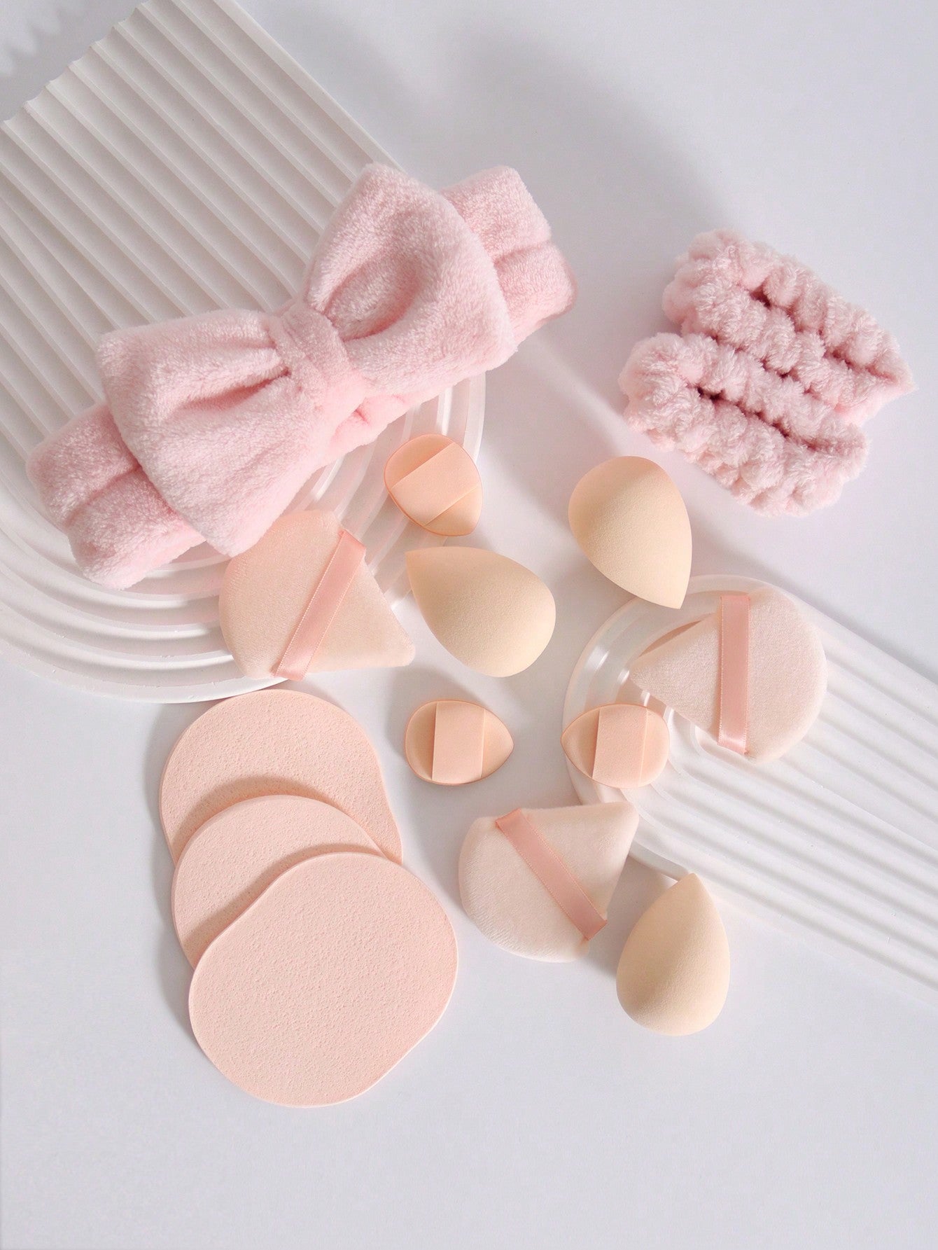 Makeup Tools Set Of 15 Including 1 Butterfly Knot Headband & 2 Wristbands & 3 Makeup Sponges & 3 Mini Makeup Sponges & 3 Triangle Loose Powder Puffs & 3 Facial Cleaning Sponges. Foundation Blending Beauty Sponge, Suitable For Liquid, Cream And Powder, Mul