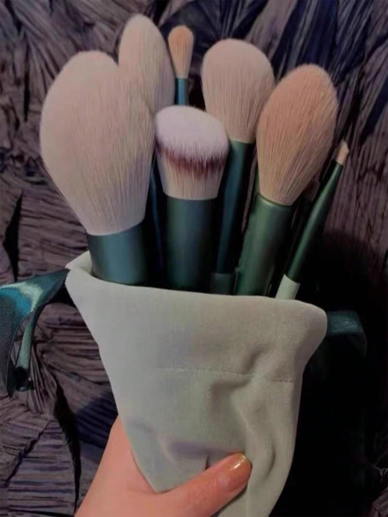 13pcs Makeup brush set 13 makeup brush set plus storage bag Non-shedding eyeshadow brush Soft ultra soft affordable brush Super soft non-shedding Beginner makeup artist 13 set brush Eyeshadow brush Contouring brush Makeup set Eyeshadow brush Soft makeup b