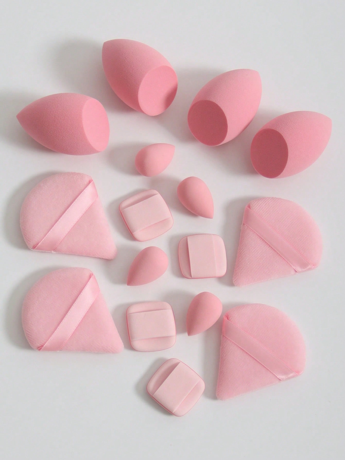 16pcs Makeup Tools Set. Consists Of 4pcs Triangle Loose Powder Puff, 4pcs Makeup Sponge, 4pcs Mini Makeup Sponge, 4pcs Mini Air Cushion Powder Puff. Made Of Ultra-Soft Velvet, Designed For Shaping, Eye And Corner Areas. Beauty Blender Foundation Mixing Co