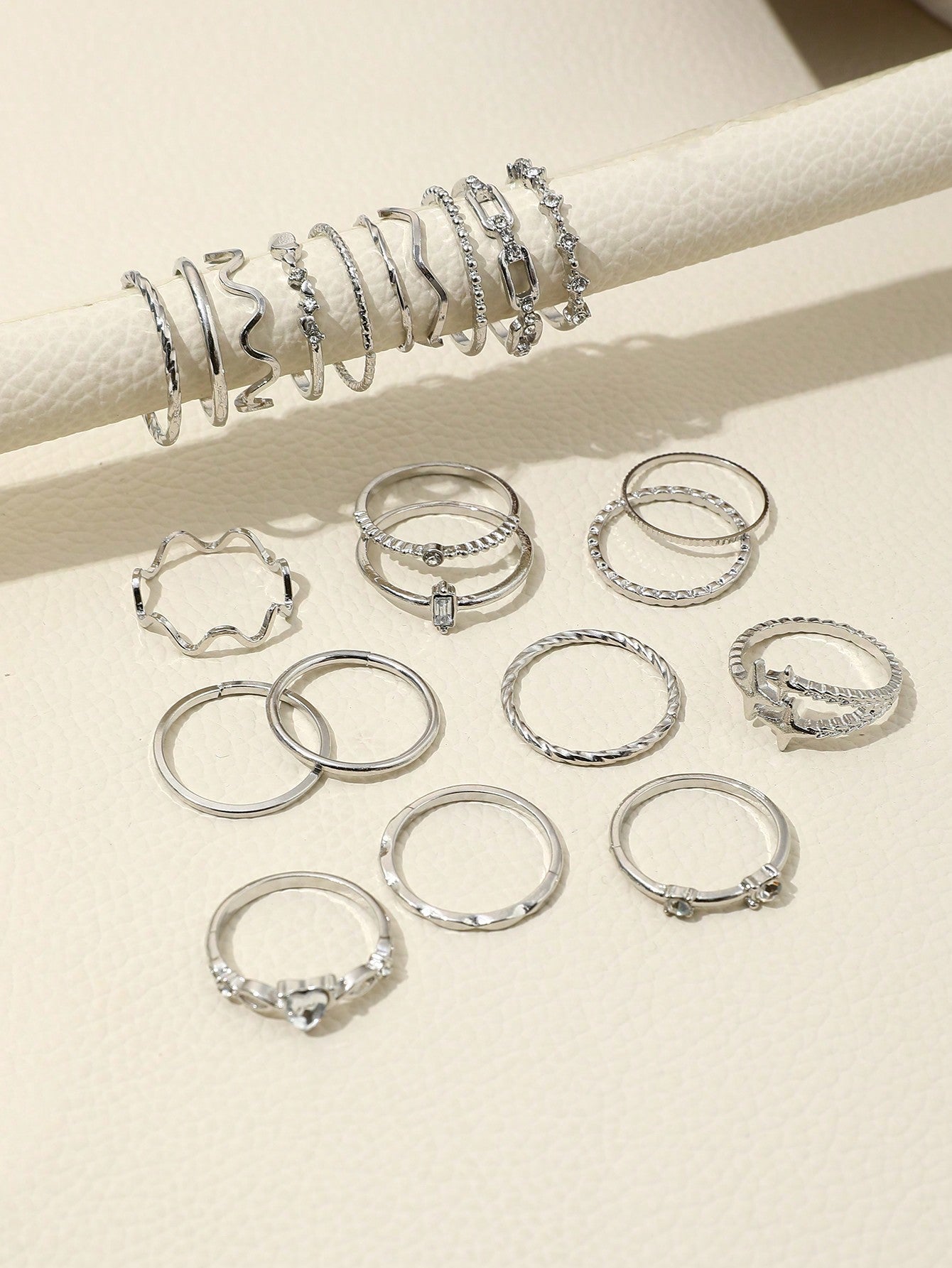 28pcs/set Fashionable Ring Set With Heart Shaped Design, Geometric Style And Bohemian Element Accent