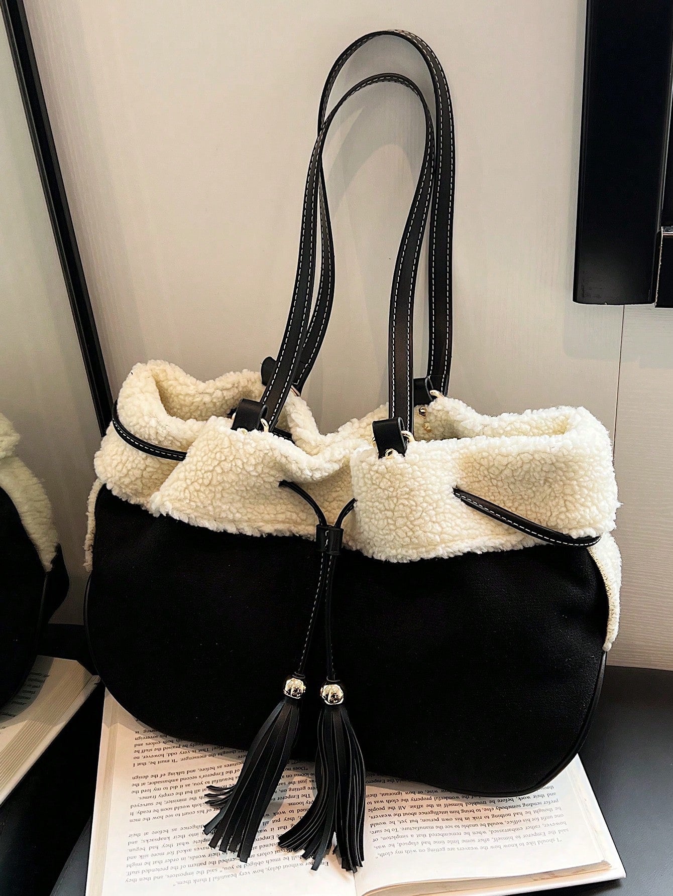 2Pcs/Set Minimalist And Versatile Plush Trim Shoulder Tote Bag With Clutch Purse,  Fluffy Shoulder Bag Large Lamb Wool Shopping Bag, Large Capacity Crossbody Shoulder Bag, Cute Travel Storage Pouch Satchel Purse For Women Autumn And Winter