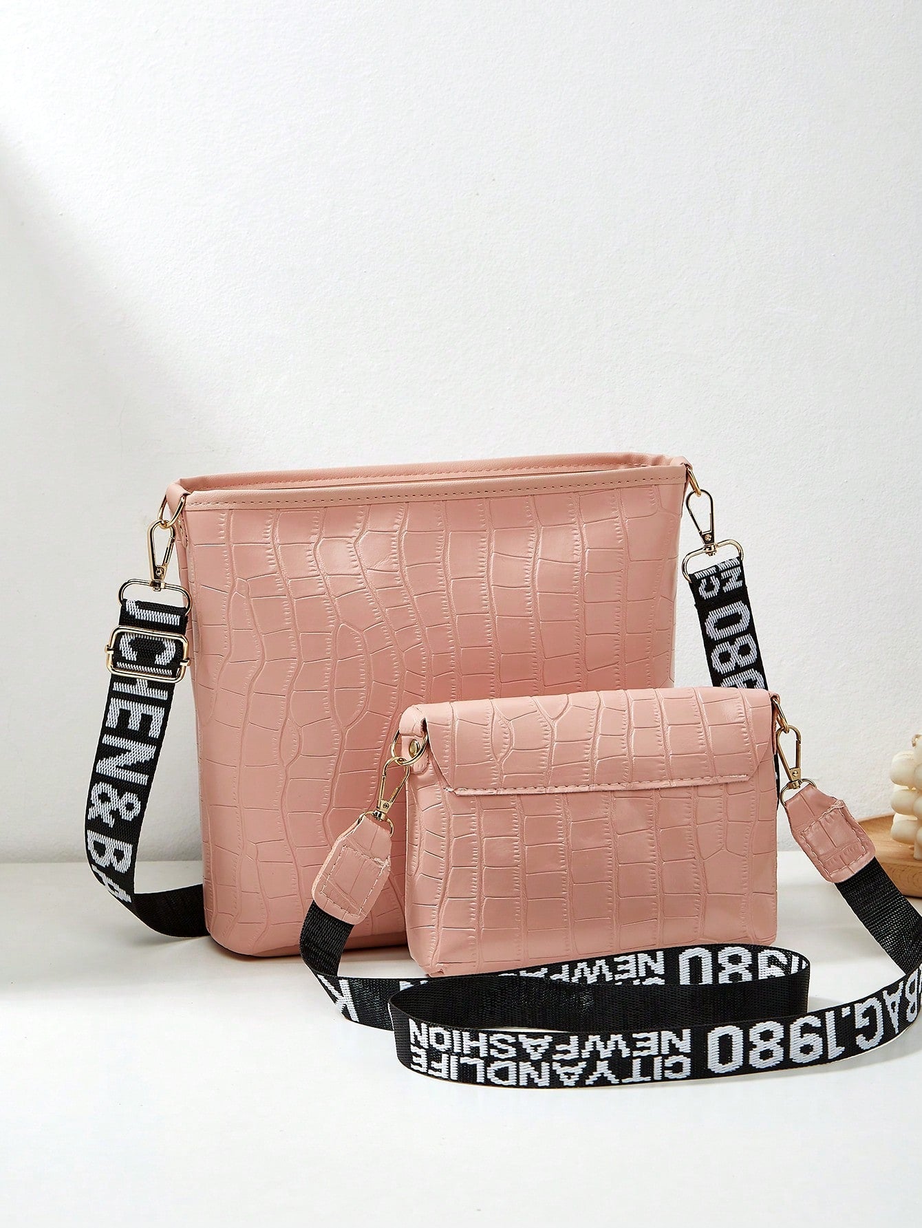 2pcs/Set Fashionable Crocodile Pattern Embossed High Capacity Crossbody Bucket Bag With Letter Strap, Pearl Pendant And Small Solid Color Square Bag