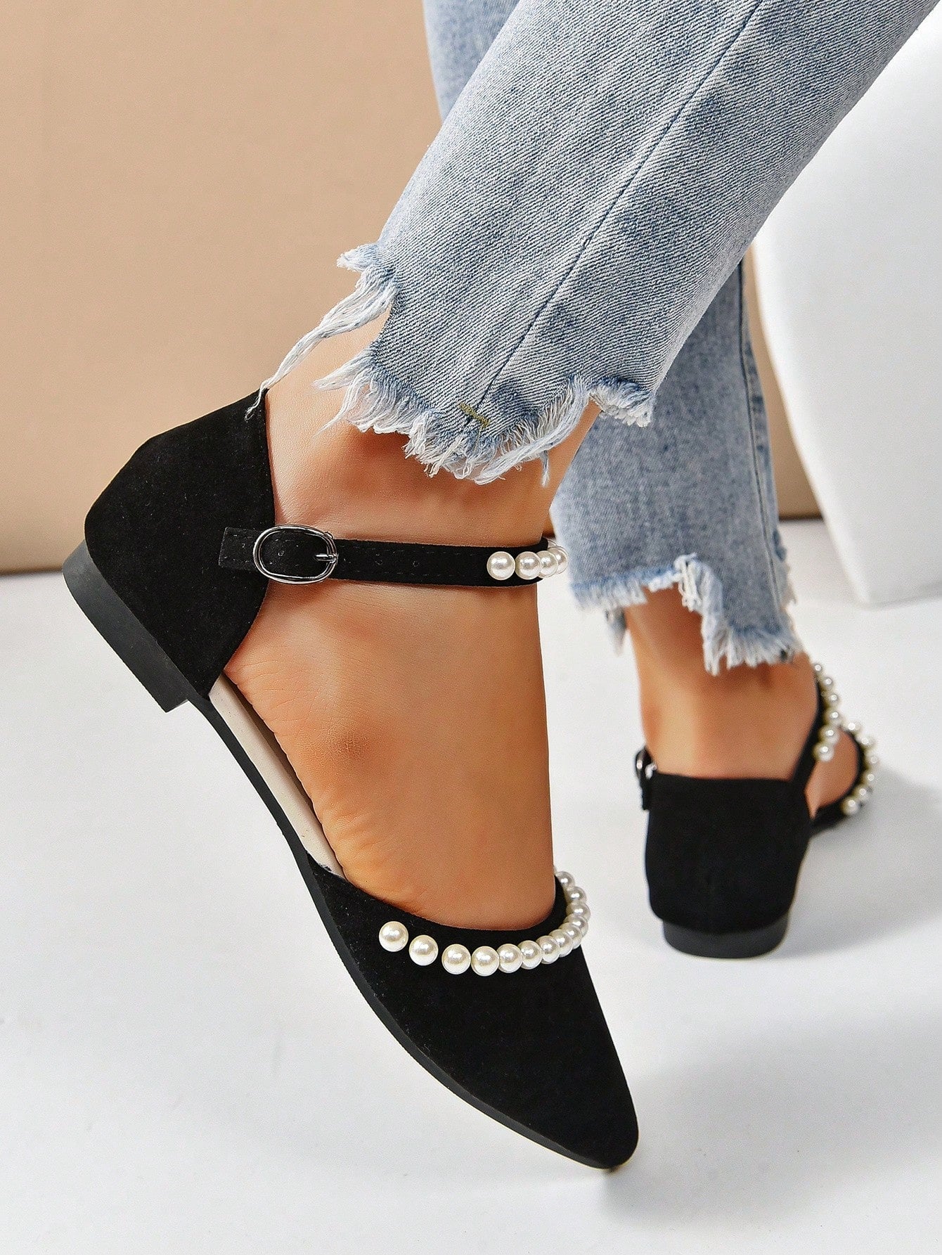 Women'S Black Pointed Toe Flat Shoes With Pearl Detailing, Ankle Strap & Buckle, Suitable For All Seasons